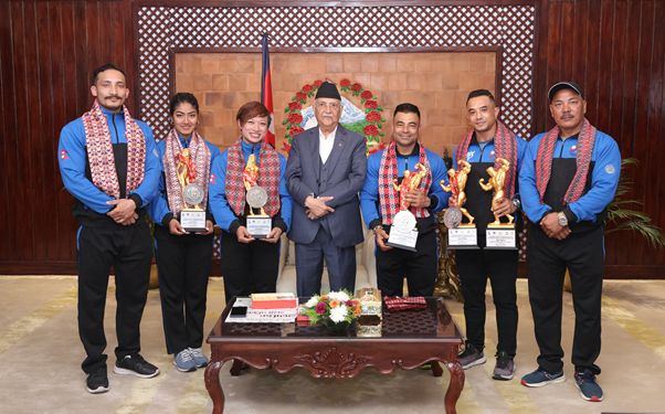 शारीरिक सुगठनमा विजयी खेलाडी प्रधानमन्त्रीबाट सम्मानित