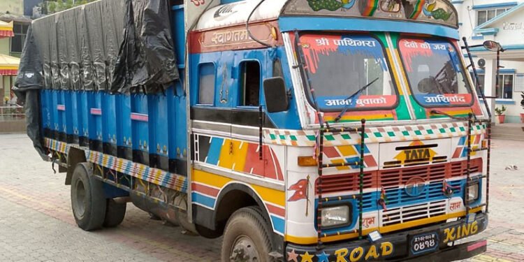 सुनसरीमा करिब साढे ३ क्विन्टल गाँजासहित ट्रक समातियो