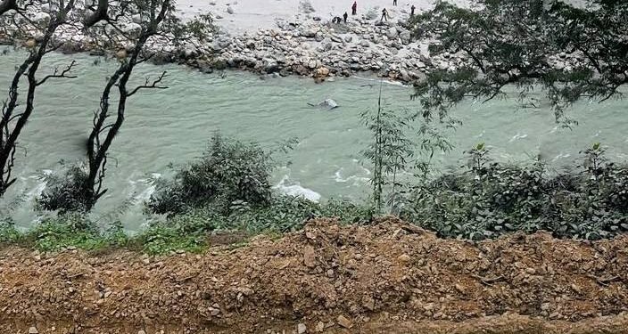 त्रिशुलीमा ट्रक खस्दा तीन जना घाइते