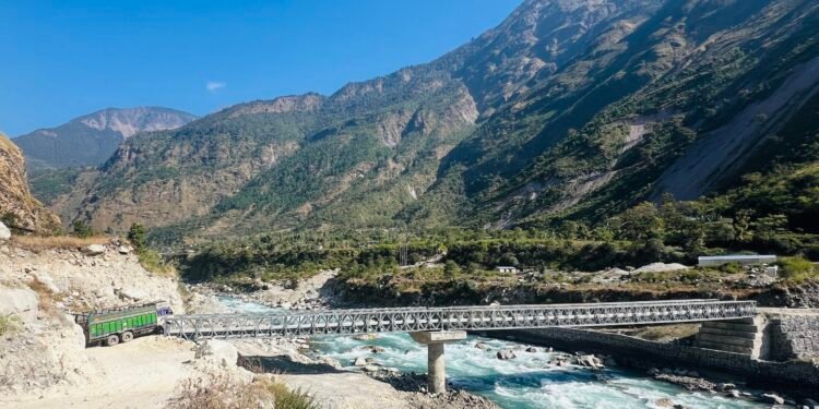 कर्णाली समृद्धिको आधार बन्दै सडक, स्याउ र जडीबुटीले पाउन थाल्यो बजार