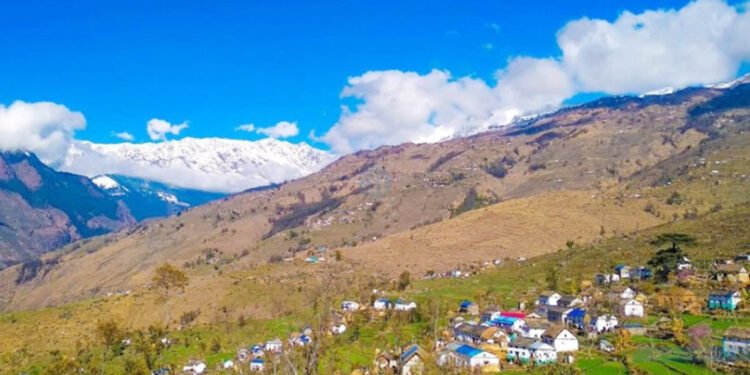 गाउँमा भेटिँदैनन् बिरामीलाई अस्पताल लैजाने मानिस