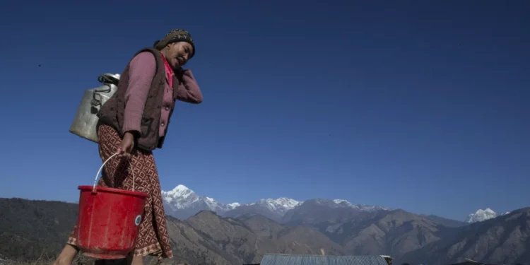 पानीको मुहान सुक्दै, खानेपानी अभावले बस्ती रित्तिने जोखिम
