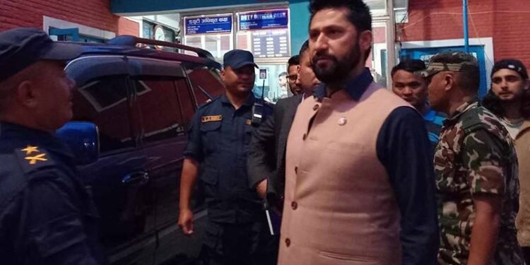 रवि लामिछानेलाई अदालत उपस्थित गराइँदै