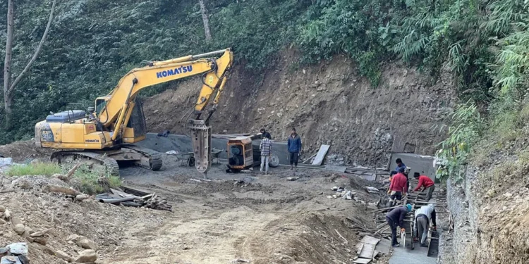 एक्काइस वर्षपछि बागलुङमा सडक स्तरोन्नति हुँदै