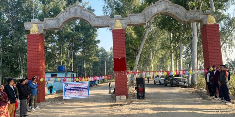 पर्यटकीयस्थल दोमुखाको पहिचान प्रवेशद्वारमै, दुईमुखे प्रवेशद्वार