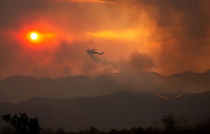 दक्षिणी क्यालिफोर्नियाको नयाँ क्षेत्रमा आगलागी, युनिभर्सिटीलाई तत्काल खाली गर्न निर्देशन