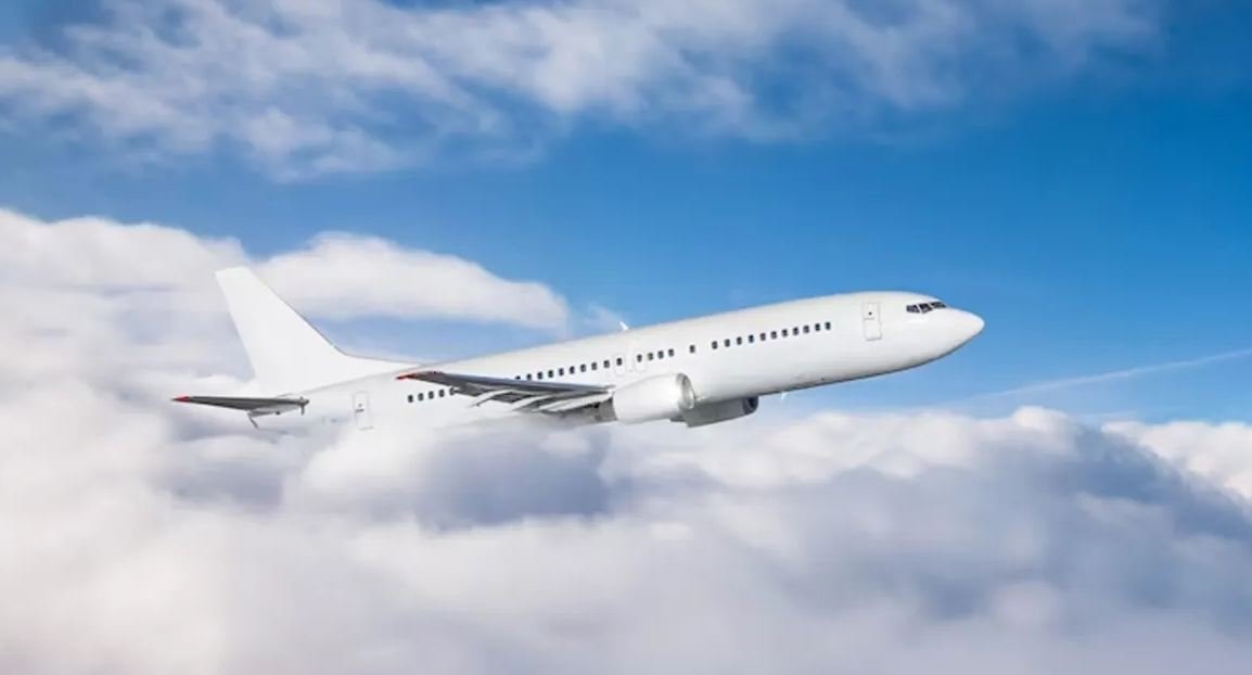 हवाइजहाज कति उचाइसम्म उड्न सक्छ?