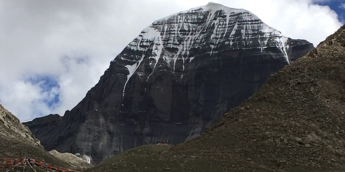 कैलाश मानसरोवरको अध्यात्मिक र साहसिक यात्राको सारथीको लागि ब्लेज माउन्टेन