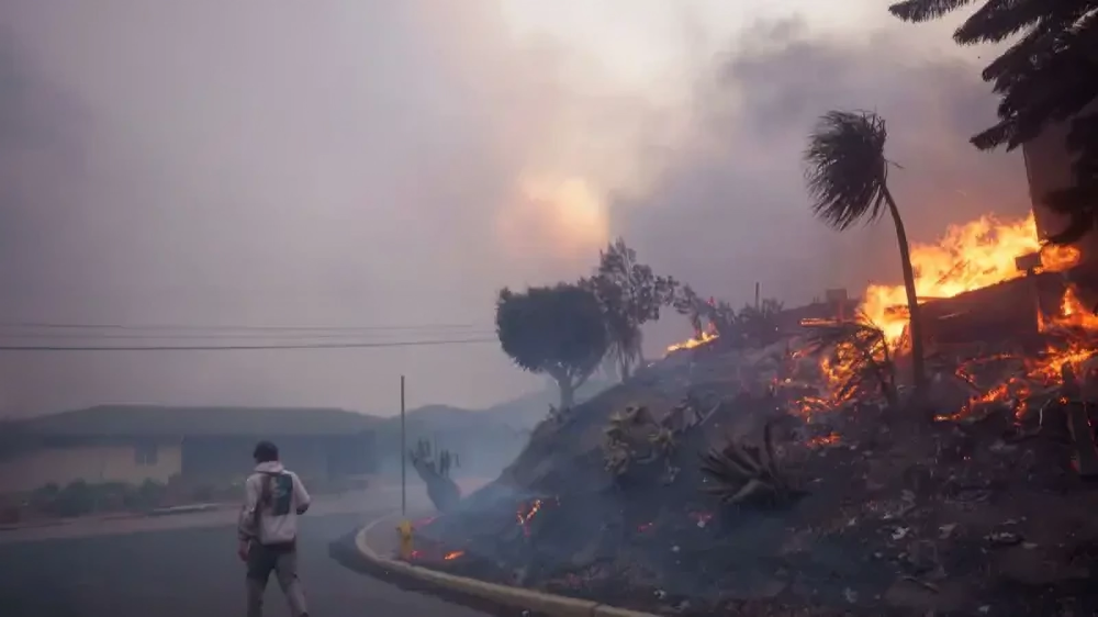लस एन्जलिसको जंगलमा आगलागीः हजारौं मानिस जोखिममा
