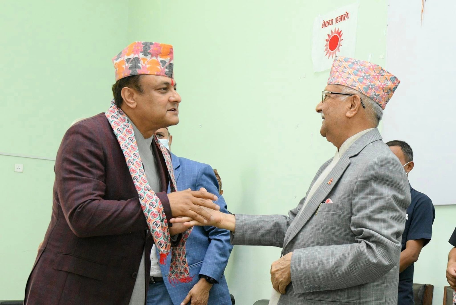 सर्वेन्द्र खनालले छाडे एमाले