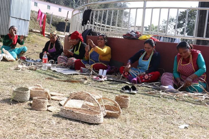 खेर जाने केराको थम्बाबाट उपयोगी सामग्री उत्पादन