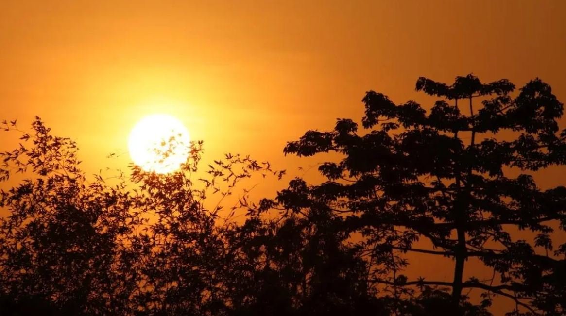 बिहान र बेलुका घाम किन ठुलो देखिन्छ ?