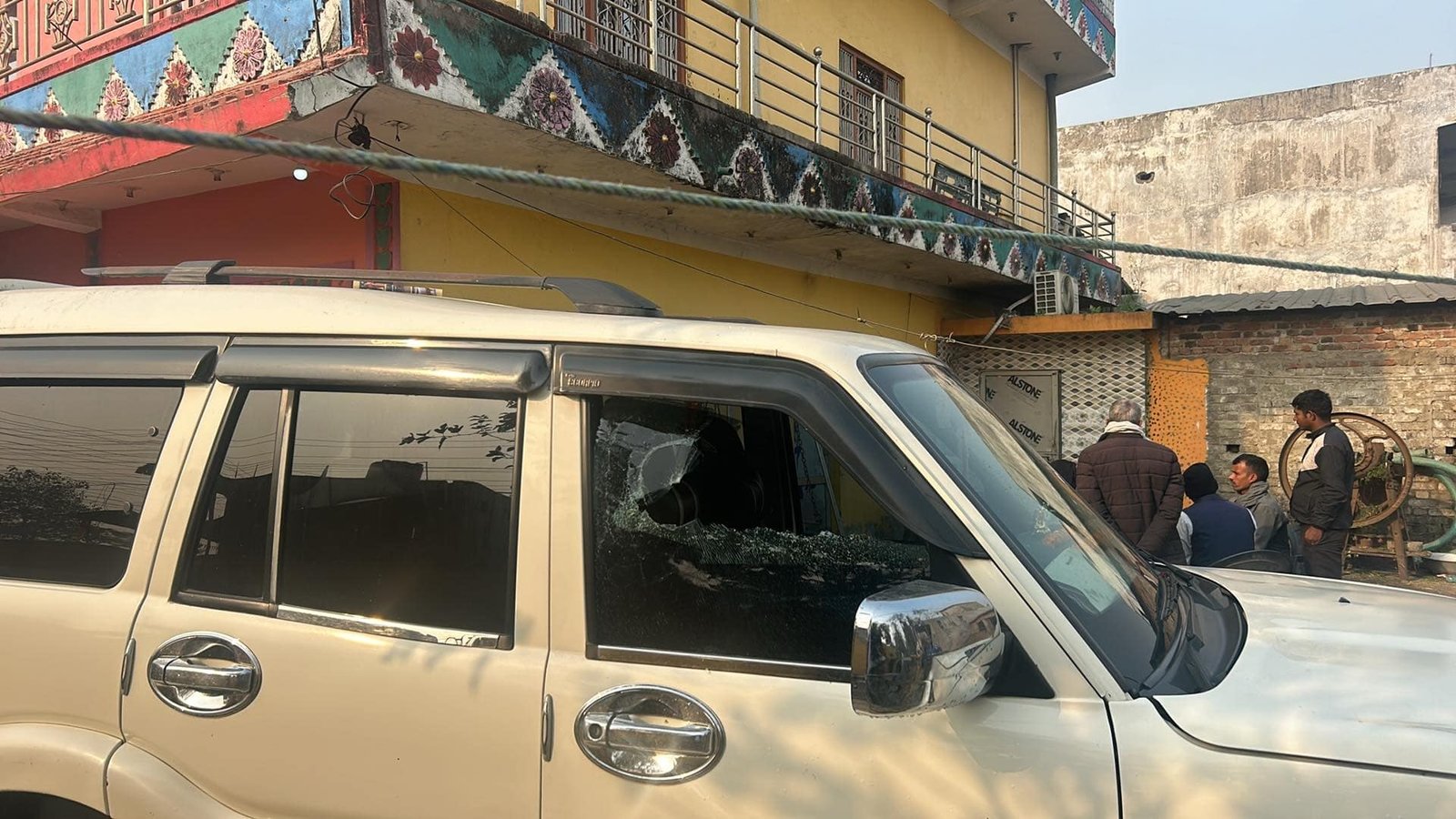 रूपन्देहीका रोहिणी गाउँपालिका अध्यक्षको गाडीमा तोडफोड