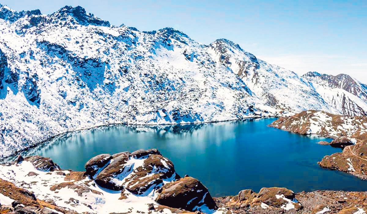 गोसाइँकुण्डको जमेको पानीमाथि हिँड्न प्रतिबन्ध