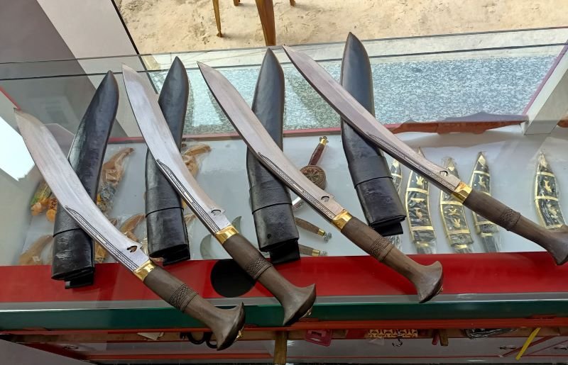 समस्या झेल्दै भोजपुरे खुकुरी उद्योग