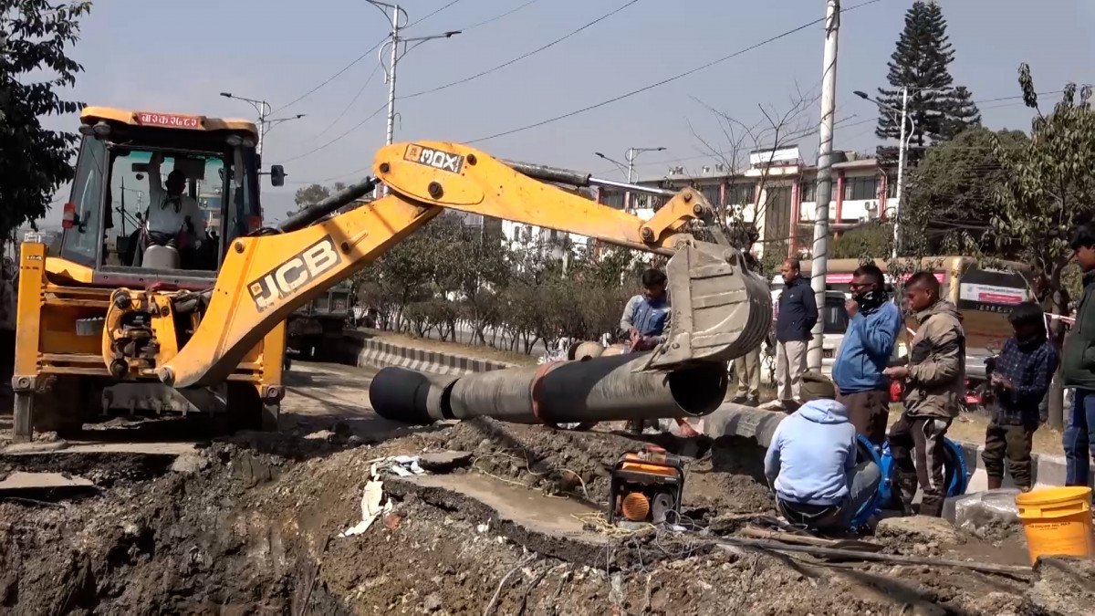 काठमाडौंको बबरमहलमा मेलम्ची खानेपानी पाइप मर्मत कार्य २० घण्टापछि सकियो