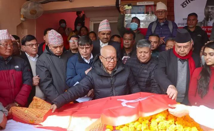 एकीकृत समाजवादीका पोलिटब्यूरो सदस्य सापकोटालाई पार्टी कार्यालयमा दिइयो अन्तिम श्रद्धाञ्जली