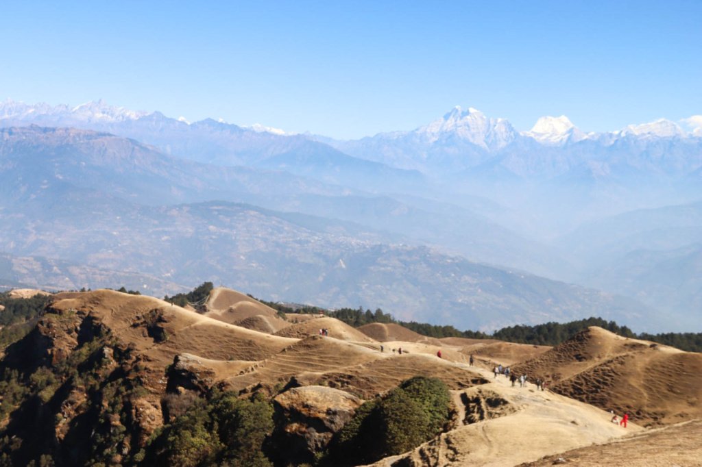 हिउँ नहेरी फर्कन्छ्न् शैलुङ जाने पर्यटक (तस्बिरहरू)