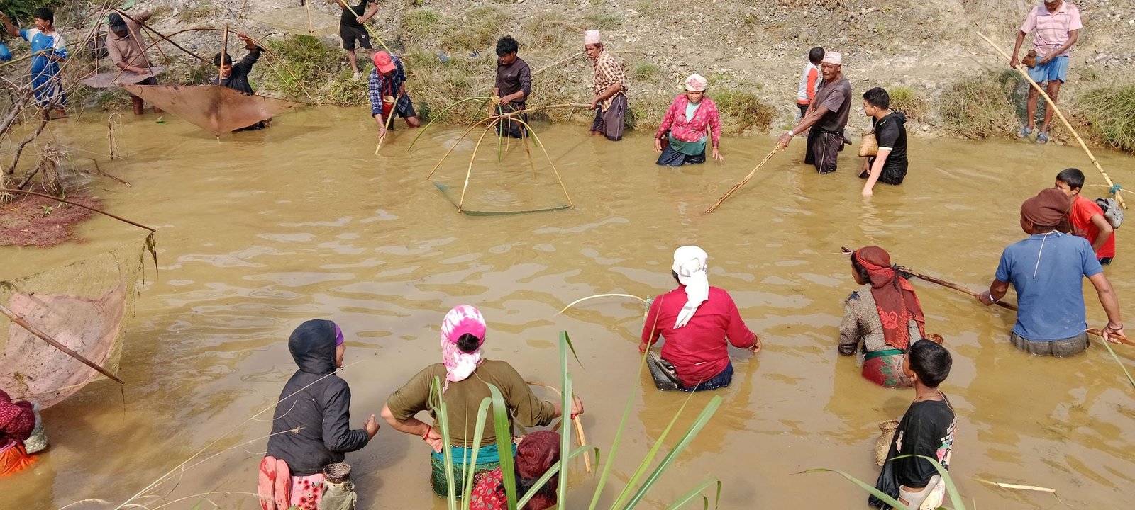 शिवरात्रिमा सामूहिक रूपमा भेला भएर माछा मार्ने अनौठो प्रचलन