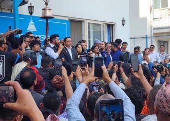 जनताका असन्तुष्टि सम्बोधन गर्न शान्तिपूर्ण अभियानका लागि तयार रहन लामिछानेको आह्वान