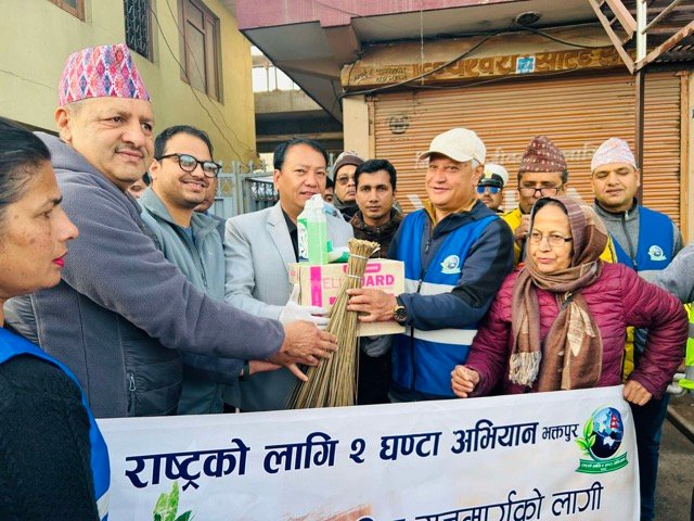 ‘राष्ट्रका लागि दुई घण्टा अभियान’ मा स्वास्थ्यमन्त्री थापा