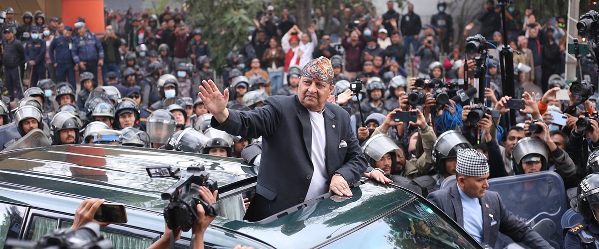 गणतन्त्रवादीकै कारण हौसिए राजावादी  !