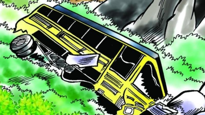 जनकपुरबाट लहान जाँदै गरेको यात्रुबाहक बस दुर्घटना, २० जना बढी घाइते