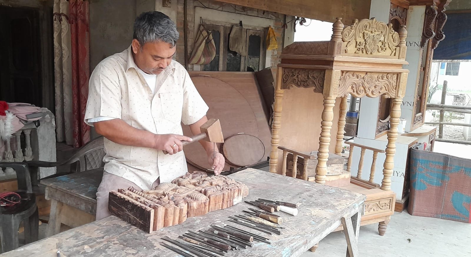 हस्तकलाको मूल्य नपाउँदा चिन्ता, मूल्य तिर्न चाहँदैनन् ग्राहक