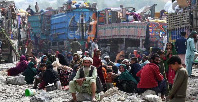पाकिस्तान शरणार्थी जीवन त्यागेर स्वदेश फर्किए ८ लाख बढी अफगानी