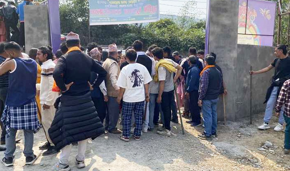 पोखरामा कोटिहोम रोक्न खोज्दा तनाव, नगर प्रहरी र समर्थकहरूबीच झडप