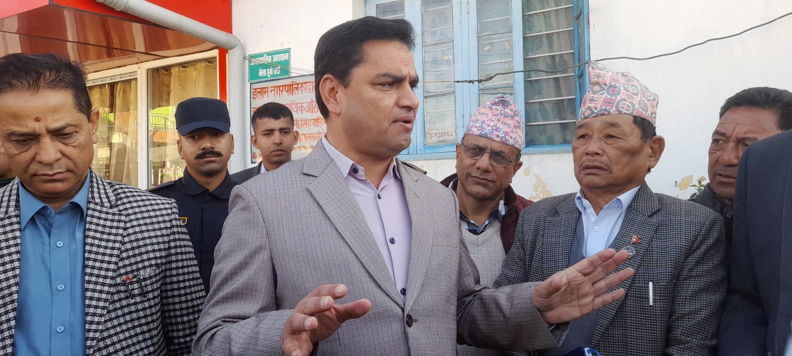 औषधि छैन भन्ने छुट सरकारी अस्पताललाई छैन: मन्त्री पौडेल