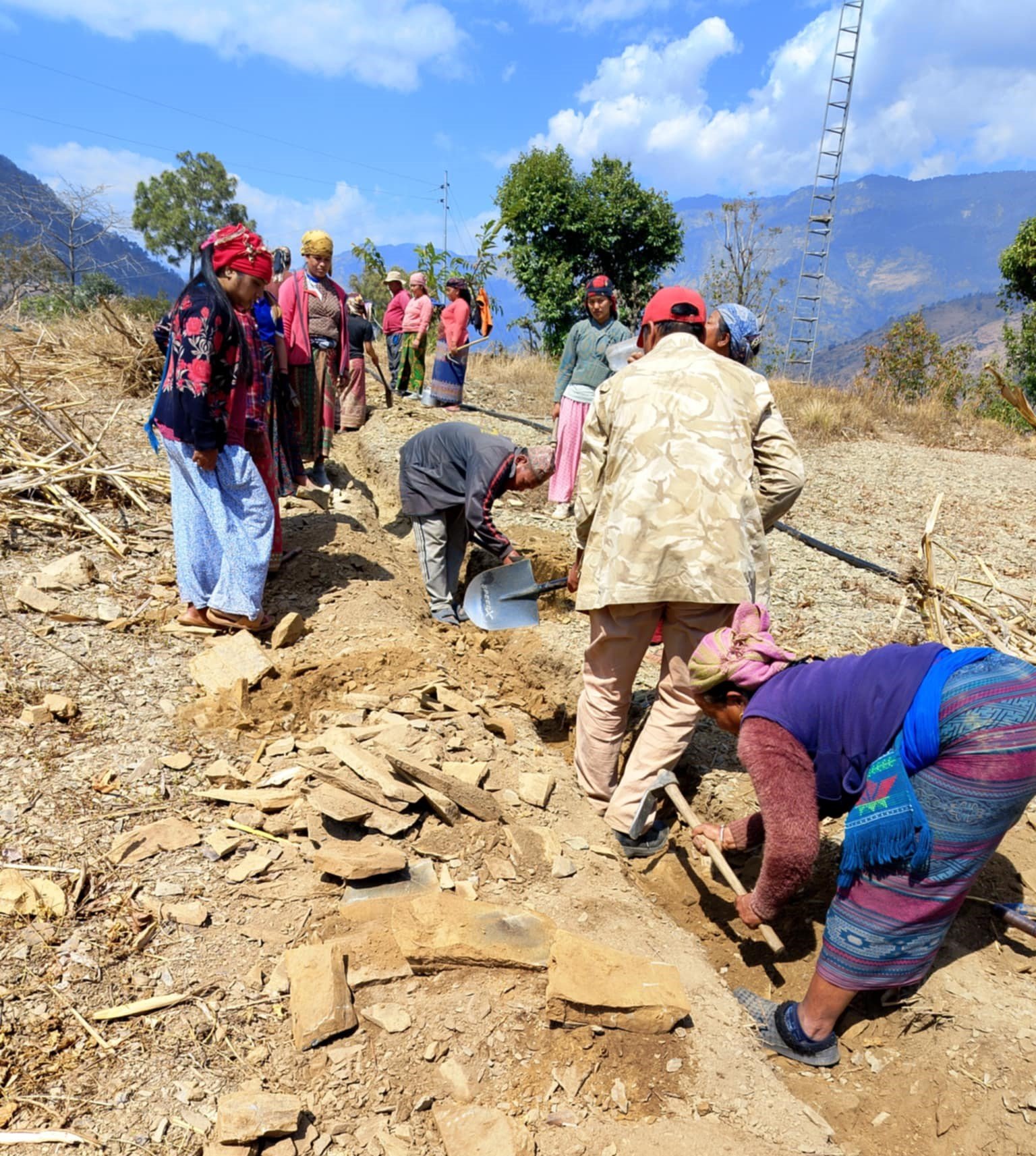 श्रमदानबाटै सिँचाइ योजना मर्मत