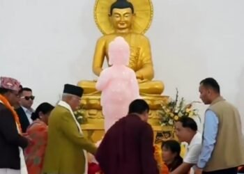 प्रधानमन्त्री ओलीद्वारा लुम्बिनीमा लिटिल बुद्धको मूर्तिको अनावरण