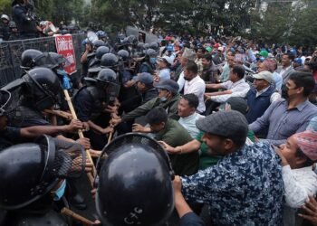 प्रहरी र शिक्षकहरूबीच झडपको मूल जड : आन्दोलनको दिशा र रणनीतिमा देखिएको अराजकता