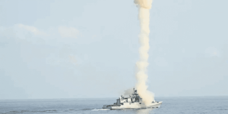 पहलगाम हमलापछि भारत र पाकिस्तानबीच तनाव बढ्यो, भारतीय नौसेनाको युद्ध अभ्यास