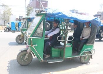 रिक्सा चालक महिलाको कथाः गुजारा चलाउन सहज