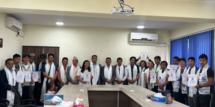 पर्वतीय पथप्रदर्शकलाई ‘हाई माउन्टेन रेस्क्यु’ तालिम