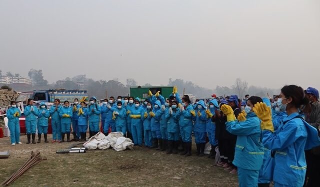 काठमाडौँका नदी र खोलाबाट स्वयंसेवकद्वारा फोहर सङ्कलन