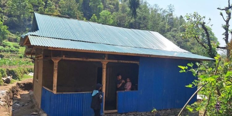 पहिरोले घरबारविहीन बनेका छितिजको परिवारलाई नयाँ घर