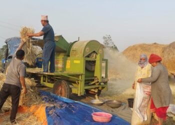 दाङका किसान खेतीमा यन्त्रको प्रयोग बढाउँदै