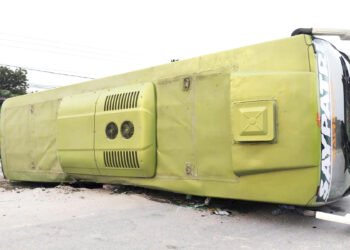 शिक्षक बोकेको रात्रिबस झापामा दुर्घटना, २१ घाइते, एकको अवस्था गम्भीर