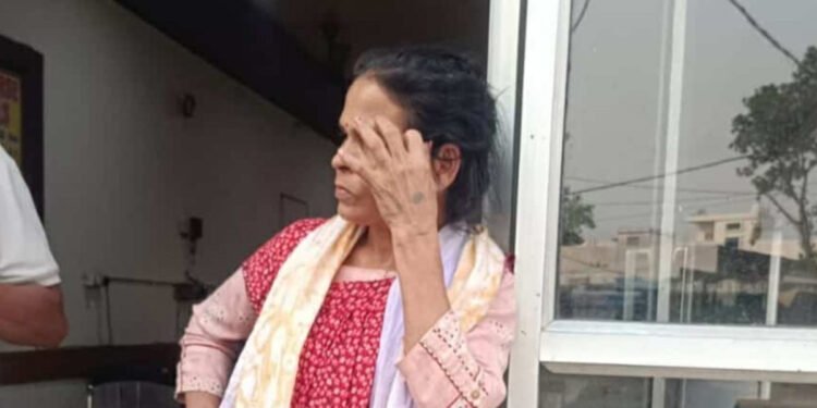 हतकडीसहित भागेकी थुनुवा महिला भारतमा पक्राउ, दुईजना प्रहरी निलम्बन