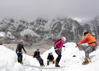 यस्तो देखियो यस बर्षको सगरमाथा आरोहण (फोटो फिचर)