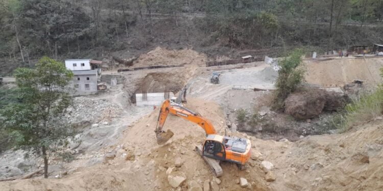 मध्यपहाडी राजमार्गको सुुन्दरेखोलामा ‘आर्क ब्रिज’ निर्माण गरिँदै