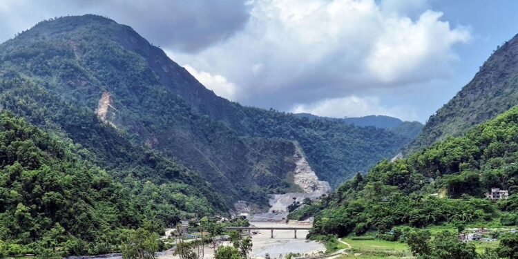 तनहुँ घुम्नेलाई सहज, ३० वर्षपछि मानपुर डेढगाउँ सडक कालोपत्रे