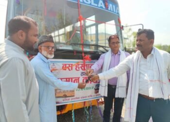 चन्दा सङ्कलन गरेर विद्यालयलाई बस