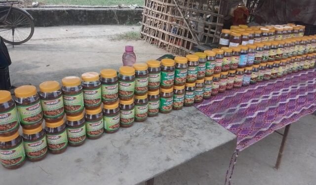 अचार बेचेरै मासिक ६० हजार कमाइ