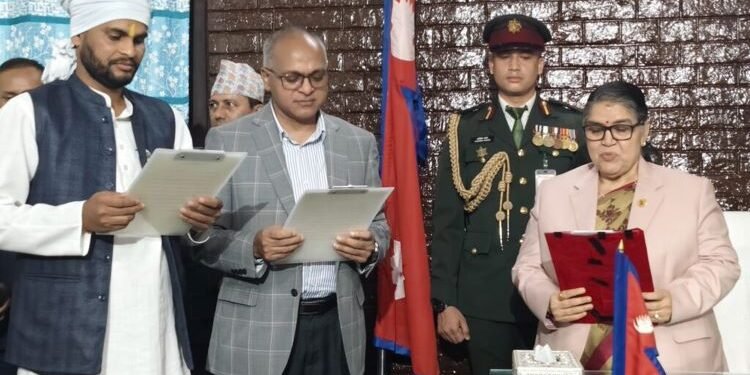 मधेस सरकारमा मन्त्रिपरिषद् पुनर्गठन : कुशवाहा र यादवको शपथ