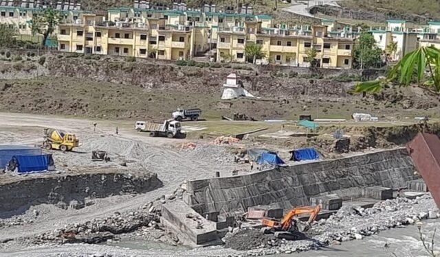 तटबन्ध निर्माण रोक्न प्रजिअलाई ज्ञापनपत्र, अविलम्ब कूटनीतिक पहल थाल्न एमालेको माग