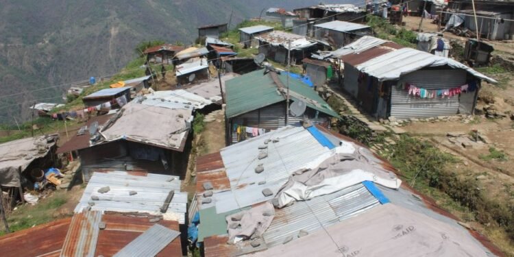 एक्काइस परिवारका लागि एउटा मात्रै शौैचालय